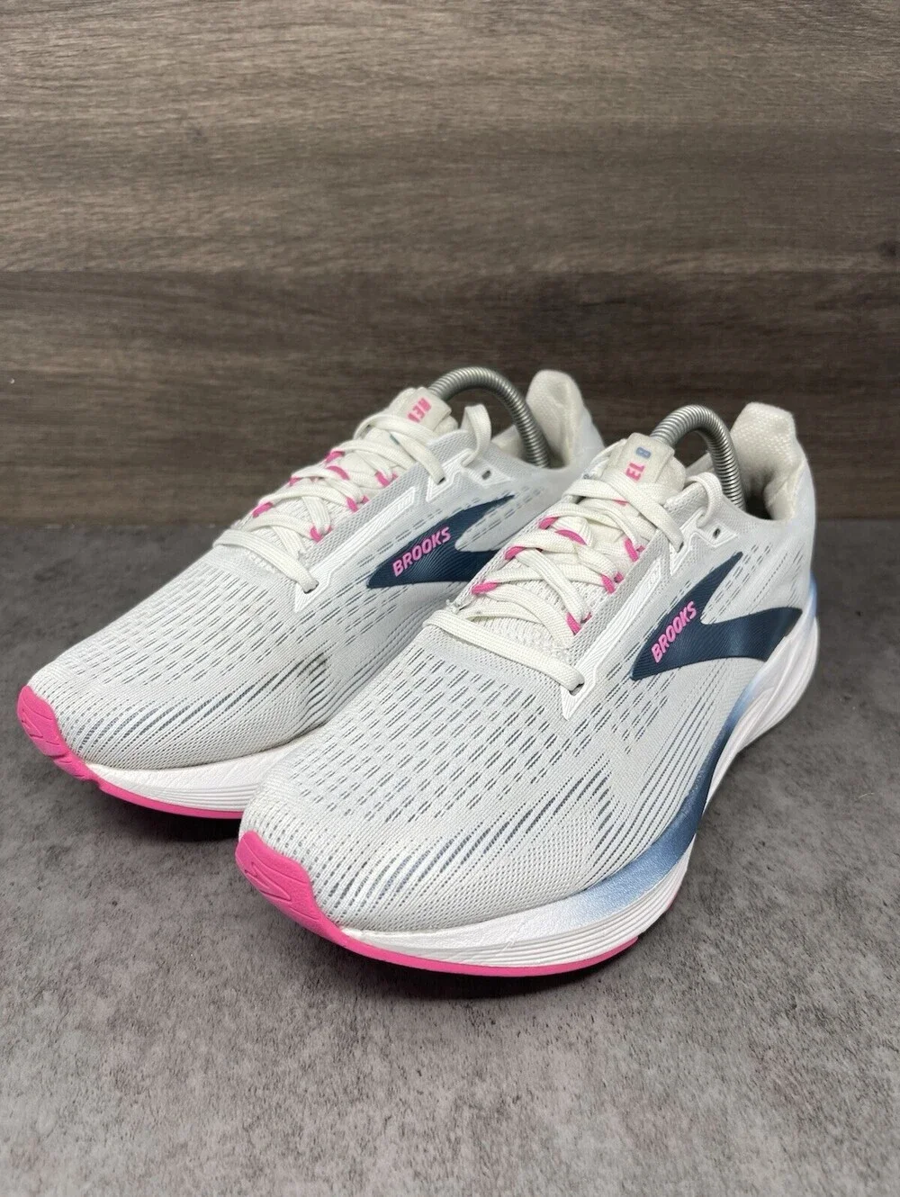 Brooks Revel 8 White Moonlight Pink Size 9 Womens Running Shoes Sneakers